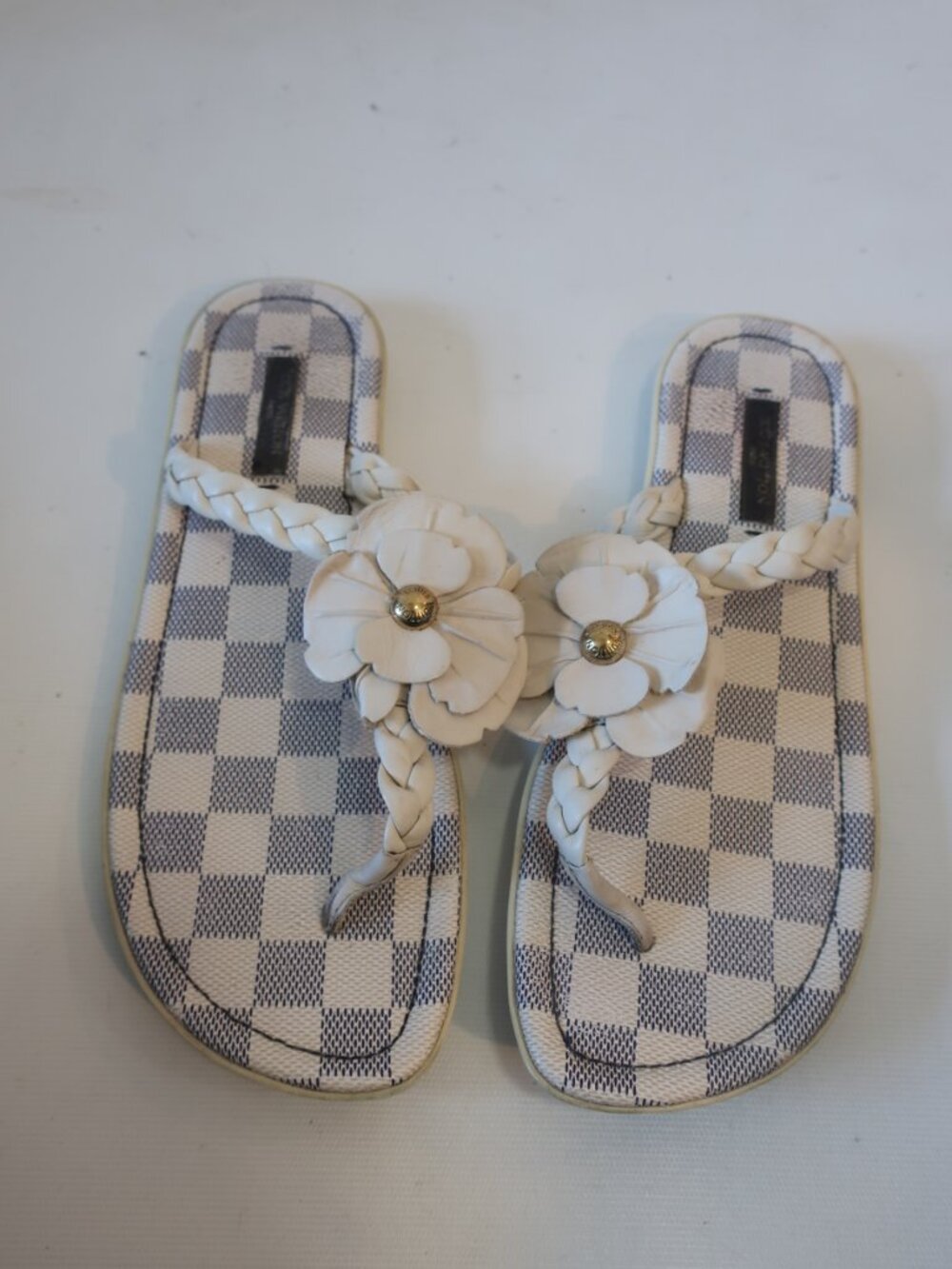 Louis Vuitton Damier Azur Beige, Gray Leather Floral Thong Sandals 38 EU/US 8 - Picture 7 of 11